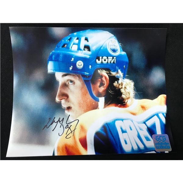 WAYNE GRETZKY SIGNED 8X10 (GCG HOLO)