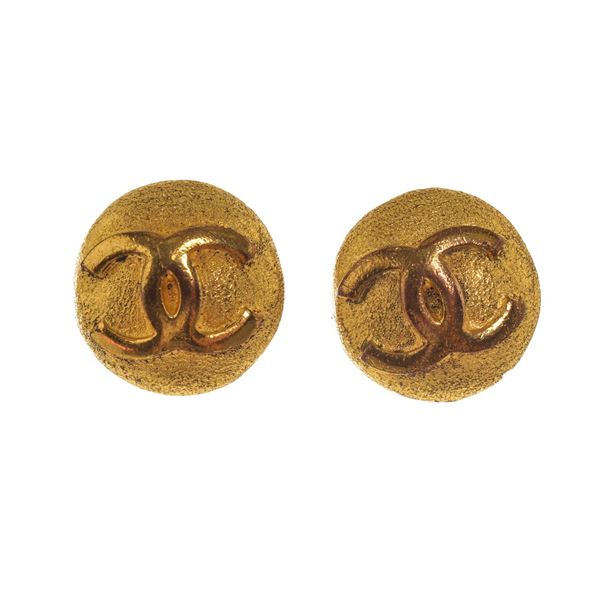Chanel Gold CC Round Shaped Logo Earrings
