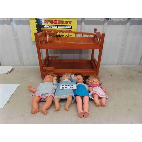 Wood Bunk Bed with 4 Dolls