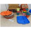 Image 2 : Metal Picnic Basket with 8 Plates + 14 Cups