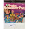 Image 3 : Tree Tots Amusement Park & Strawberry Shortcake Carry Case
