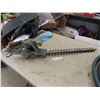 Image 5 : Earthwise 22" Hedge Trimmer, Remington 16" Chainsaw- Power, Both Work 