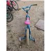 Image 2 : Girls Bike with Training Wheels and 16" Rims