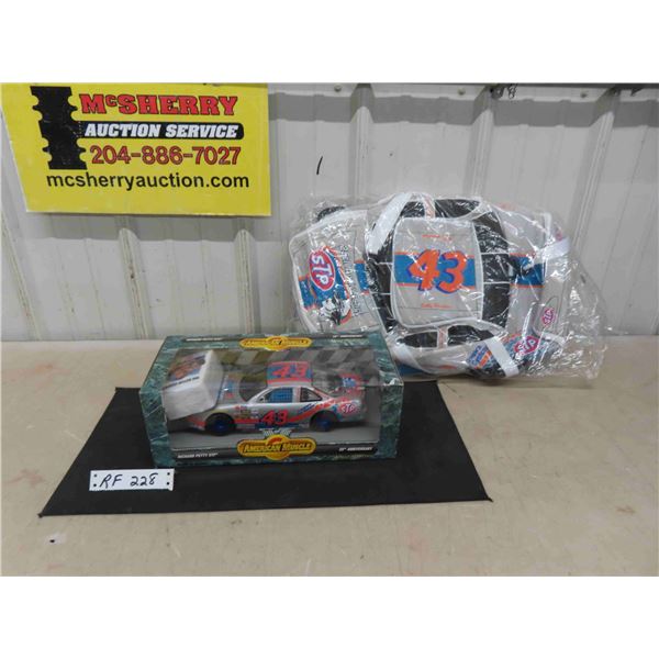 STP #43 Race Car 1:18 Scale & Tote Bag 