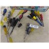 Image 3 : Box of 20 Misc. Screwdrivers, Work Wheel Sanding Kit