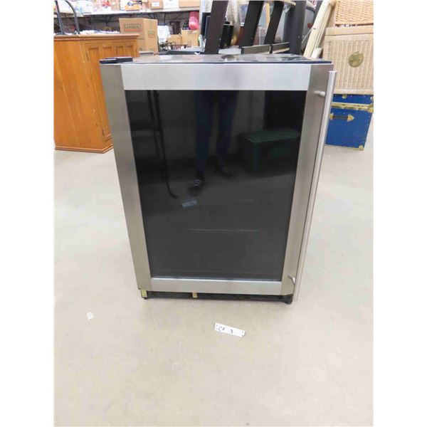 Wine Fridge - Magic Chef - No Shelves 23.5  x 24  x 34 