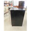 Image 2 : Wine Fridge - Magic Chef - No Shelves 23.5" x 24" x 34"