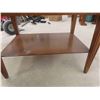 Image 4 : End Table with Shelf 20'' x 28'' x 21''