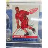 Image 3 : Gordie Howe Autographed Card + Puck
