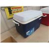 Image 3 : 2 Rubbermaid Picnic Coolers