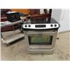 Image 1 : Frigidaire Stainless Steel Stove - Convection
