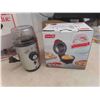 Image 2 : & Kitchen Appliances ; Fondue, Cuisinart Popcorn, Coffee Grinder, Blender, Mini Pie