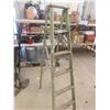 Image 2 : Wooden Step Ladder