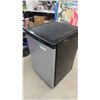 Image 2 : Sylvania Stainless steel Bar Fridge 20" x 22" x 33"