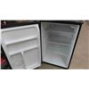 Image 3 : Sylvania Stainless steel Bar Fridge 20" x 22" x 33"