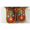 Image 2 : Vintage Beaded with Beaver Fur Trim First Nations Mukluks - 11'' 