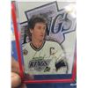 Image 2 : 2 Hockey Cards ; 1994 Leaf Studio Signature Gretzky 4 of 10 & Yzerman 5 of 10