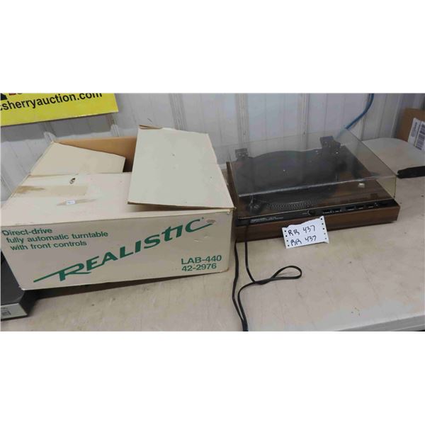 Realistic Model 440 Turntable with Dust Cover & Original Shipping Box