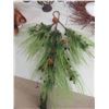 Image 2 : Christmas Décor, 4 Evergreen Boughs, Candle, 5 Wood Weaved Trees, Heart Picture