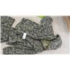 Image 2 : Mossey Oak Camouflage 2pc Hunting Gear - believed to be sz XL 