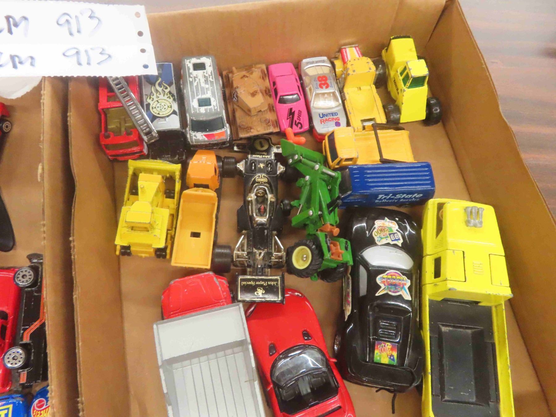 Hotwheels Lot de CINQUANTE tous DIFFÉRENTS - NOUVELLES Hot Wheels dans des packages voitures moulées sous pression - Lot #1 Hotwheels Lot de CINQUANTE tous DIFFÉRENTS - NOUVELLES Hot Wheels dans des packages voitures moulées sous pression - Lot #1