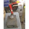 Image 1 : FJ THORNTON 250LB PLATFORM SCALE