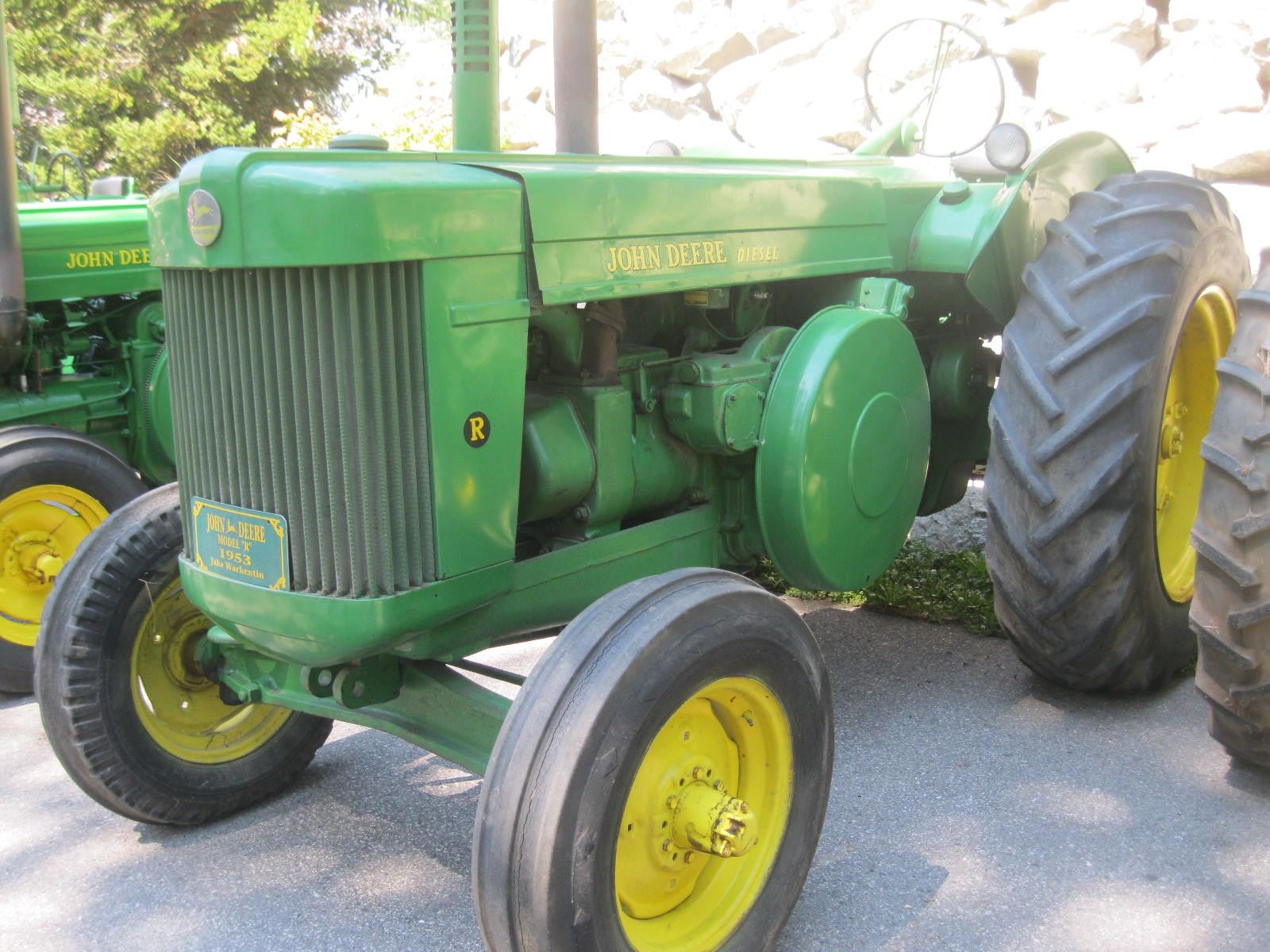 JOHN DEERE MODEL R 1953 TRACTOR