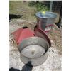 Image 1 : MISC: 45 GALLON DRUM BASE, BROADCAST CONTAINER W/LID, ETC.