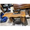Image 2 : Seamstress sewing machine