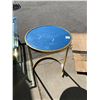 Image 1 : Mirrored table