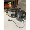 Image 1 : Crockpot and kettle