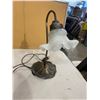 Image 2 : Lamp