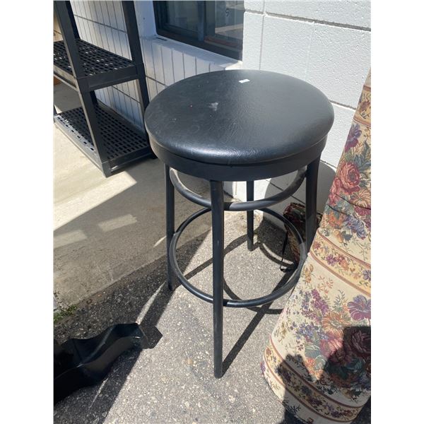 Swivel stool