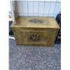 Image 1 : Chest and kindling holder