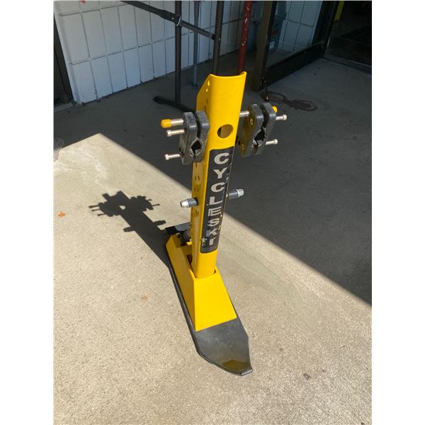 Cycle ski