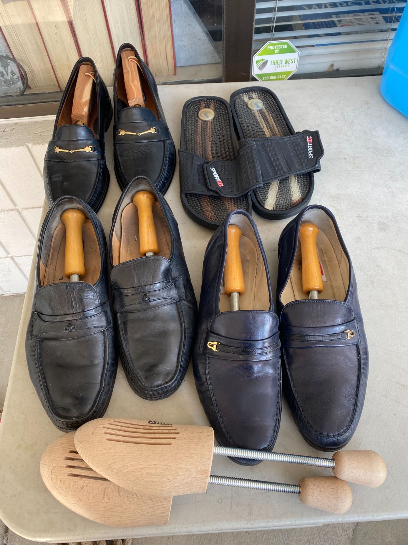 Shoes and stretchers