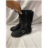 Image 1 : Boots size 6.5