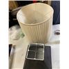 Image 2 : 2 lamp shades