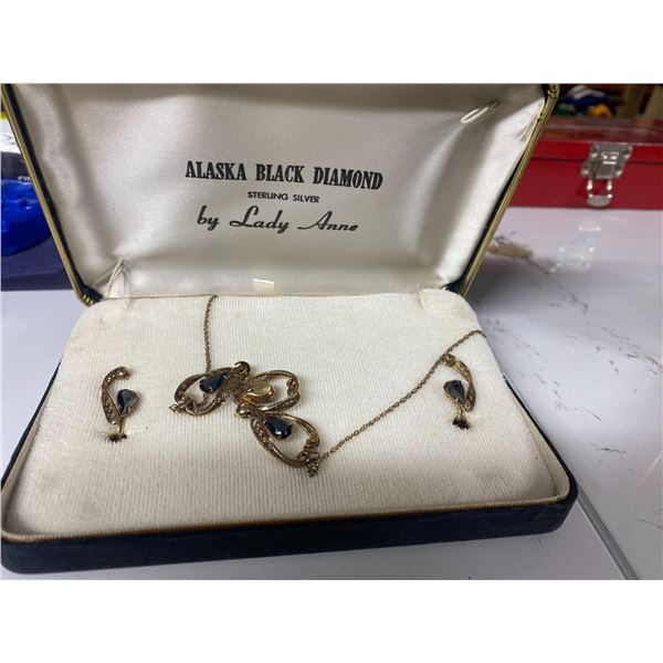 Necklace and earring set