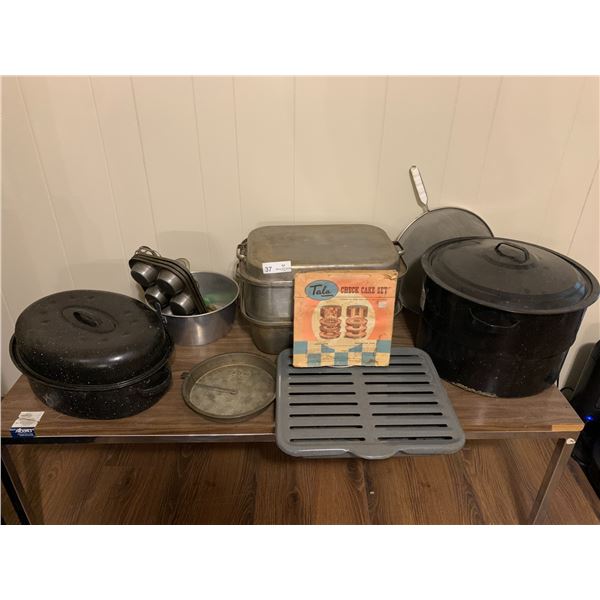 Assortment of Vintage Cookware - Roasters and More!