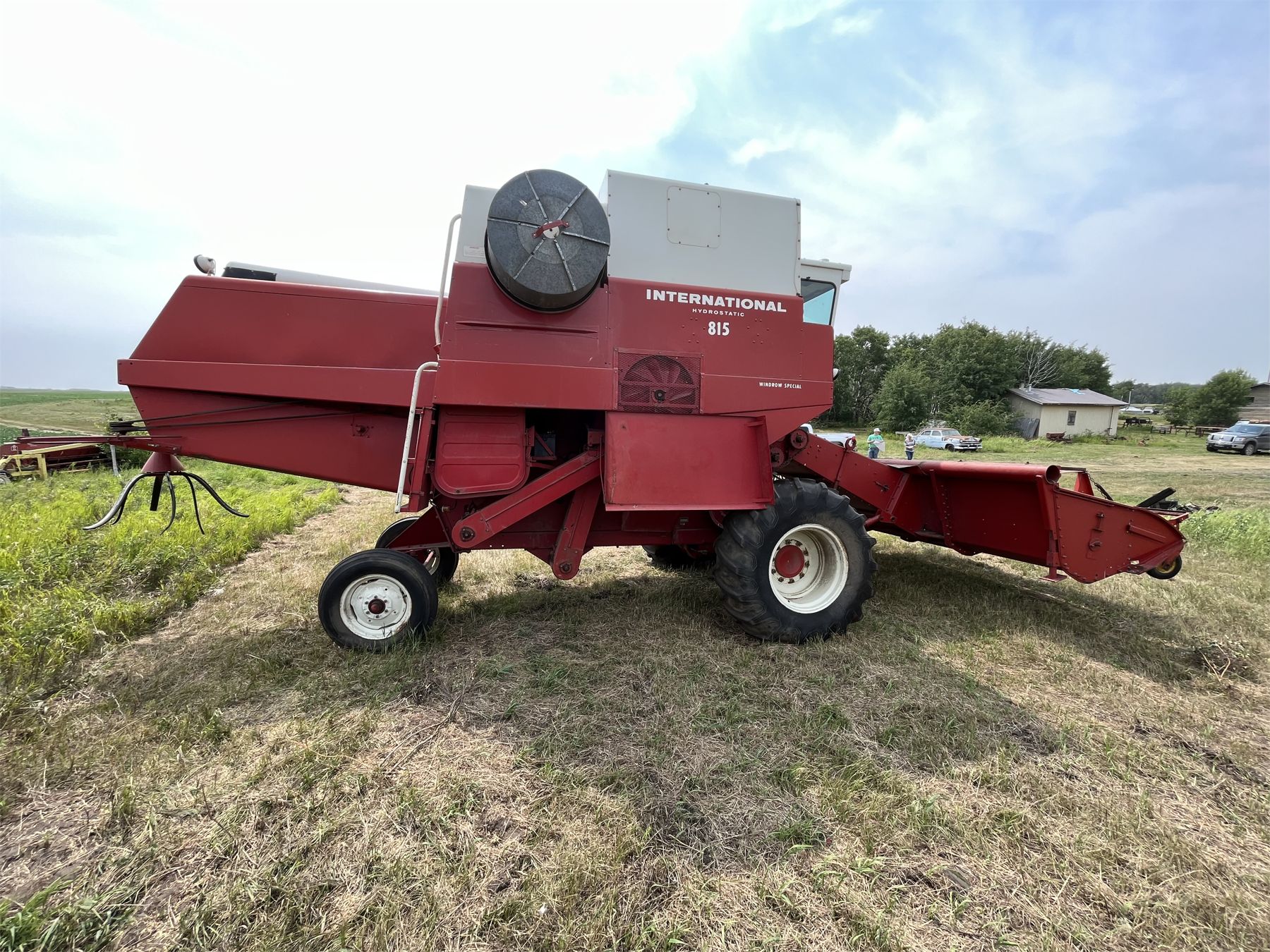 International 815 Hydrostat Combine, Windrow Special. Melroe Pickup