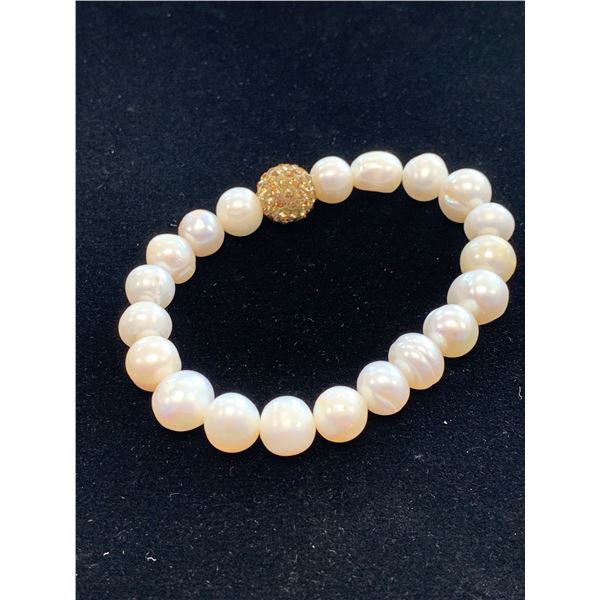 FRESHWATER PEARL, GOLDEN AUSTRIAN CRYSTAL BRACELET (STRETCHABLE) TGW 135.00 CTS