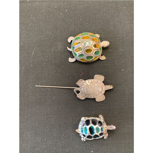 SILVER TURTLE PIN AND 2 SILVER AND GLASS TURTLE PIECES