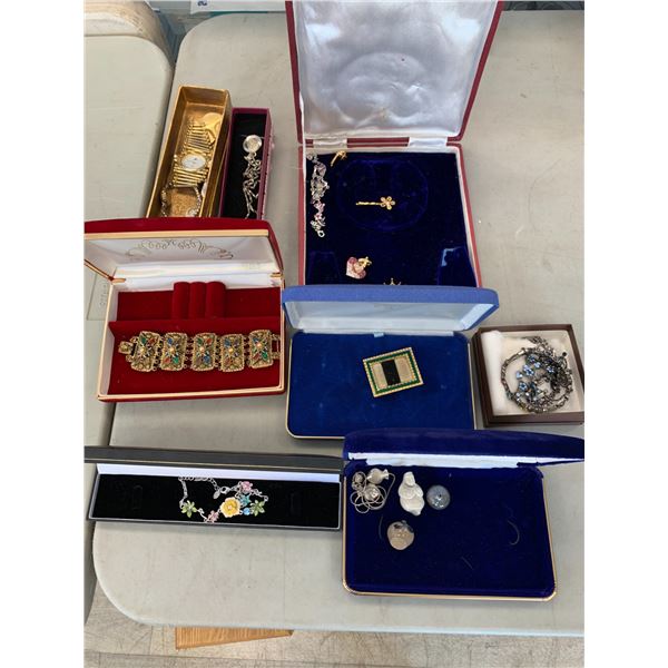 ASSORTED COSTUME JEWELRY