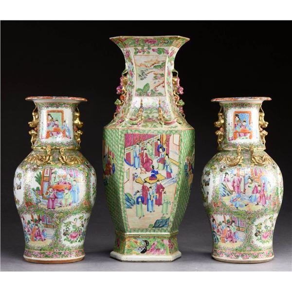 THREE CHINESE FAMILLE VERTE VASES.