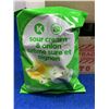 Image 2 : Sour Cream & Onion Chips 12 x 66g