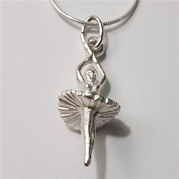 Silver Necklace (~Size 0) (~length 19 inches) (~weight 4g), Suggested Retail Value $120