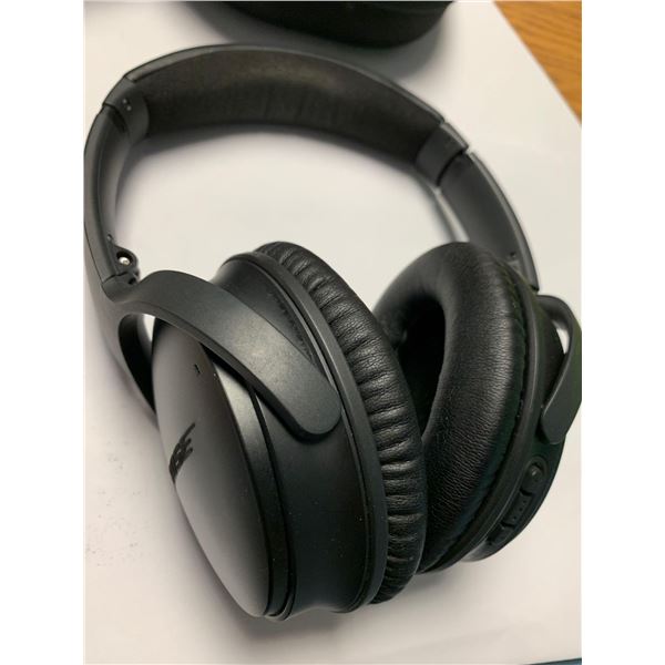 Bose Wireless Headphones with case - ESTATE ITEM