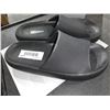 Image 1 : 32° Shower Slides - Size W 7.5-8.5 or Mens 5.5-6.5