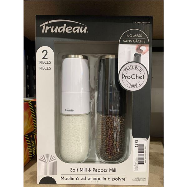 Trudeau 2 pc Salt & Pepper Mills Set
